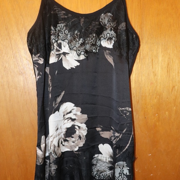 Black silk camisole with lace ruffle - Picture 1 of 3